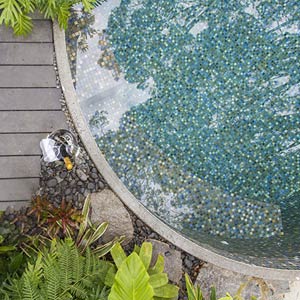 Fully tiled spa in CMC350 Cuban Blend 