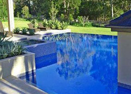 Tiled Swimming pool using glass mosaic tiles