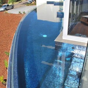GC102 Charcoal Pearl glass mosaic tiles used to tile this pool interior