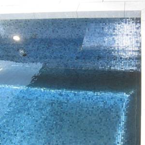 GC102 Charcoal Pearl glass mosaic tiles used to tile this pool interior
