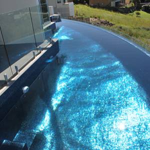 GC102 Charcoal Pearl glass mosaic tiles used to tile this pool interior