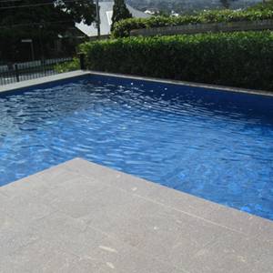 GC171 Surf Glass 20mm mosaic tiles used to fully tile a pool