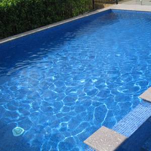 GC171 Surf Glass 20mm mosaic tiles used to fully tile a pool