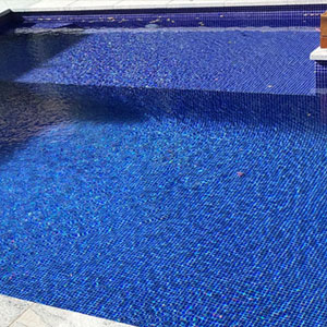 GC173 Ceylon Blue Glass mosaic tiles tiling a pools interior