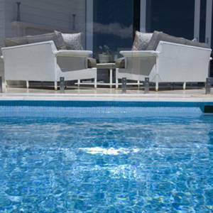 GC184 Light Sky Blue Pearl glass mosaic tiles tiling a pool and feature wall