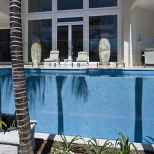 GC184 Light Sky Blue Pearl glass mosaic tiles tiling a pool and feature wall