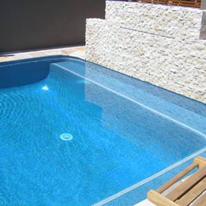 Swimming pool tiled with GC185 Sky Blue Pearl blend mosaic tiles