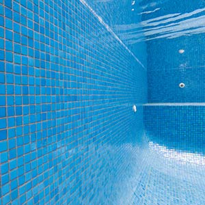 Swimming pool tiled with GC185 Sky Blue Pearl blend mosaic tiles