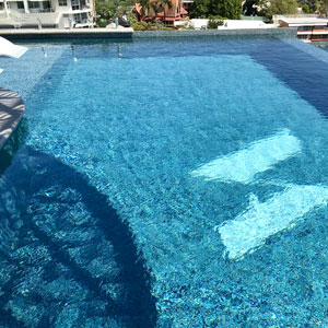 GC210 Peacock Glass mosaic tiles tiling a pools interior