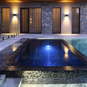 GC425 Onyx 20mm mosaic tiles tiling a spa