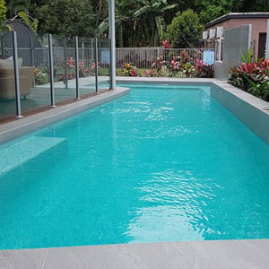 GC430 Kimberley Glass mosaic tiles tiling a pools interior