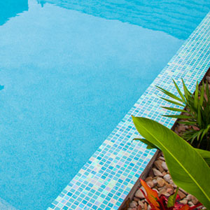 GC430 Kimberley 20mm glass mosaic pool tiles in place