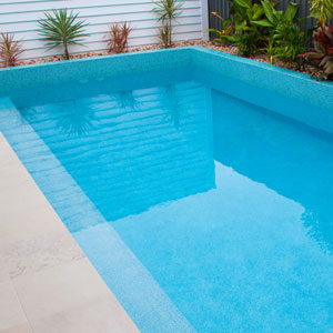GC430 Kimberley 20mm glass mosaic pool tiles in place