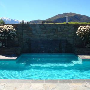 Tiled swimming pool interior using GCR040 Aqua Crystal 23mm mosaic tiles