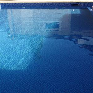 Pool interior tiled with GCR080 Mid Blue Blend Crystal 23mm mosaic tiles