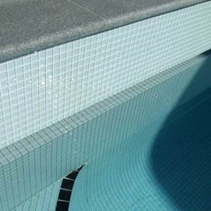 Stunning fully tiled pool with GCR220 White Crystal 23mm glass mosaic tiles