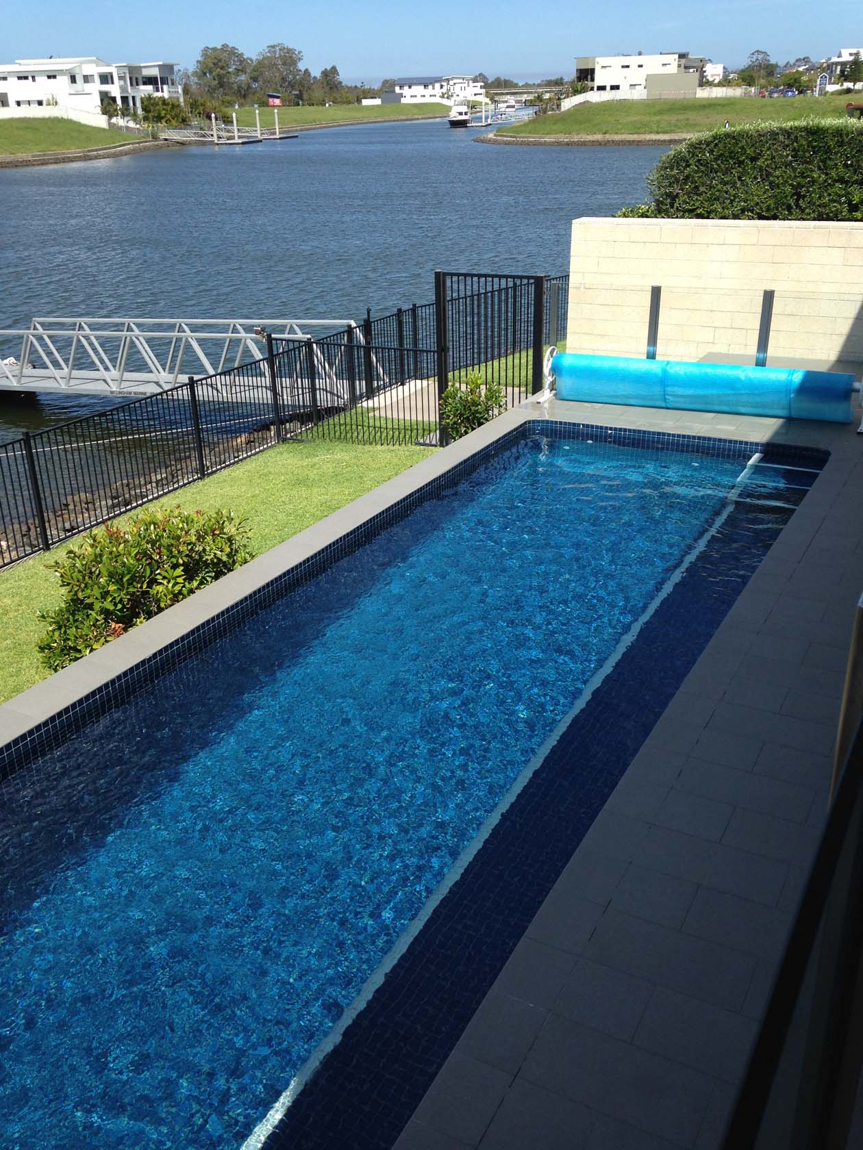 CMC098 Ocean Blue fully tiled pool