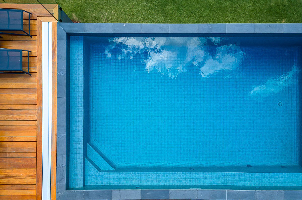 Peppercorn CMC105 fully-tiled pool shade