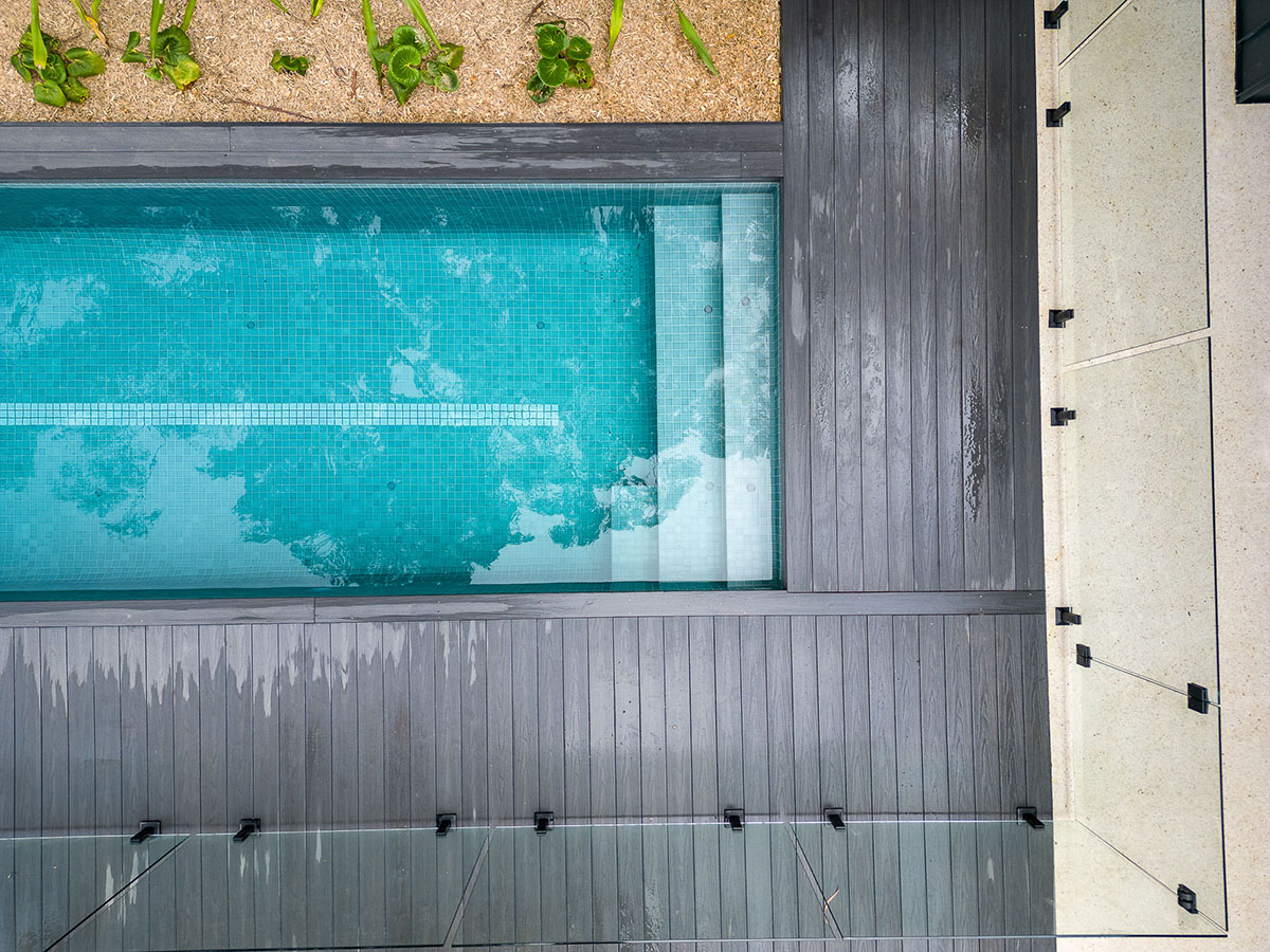Peppercorn CMC105 fully-tiled pool