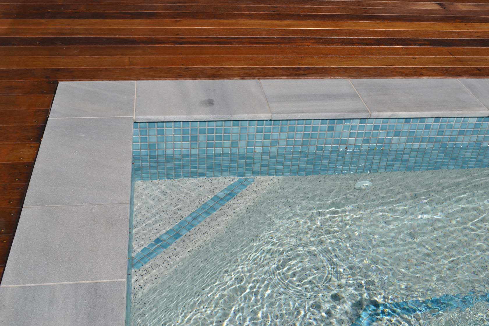 CMC259 Sea Spray waterline tile with Parisian Blue Limestone pool coping