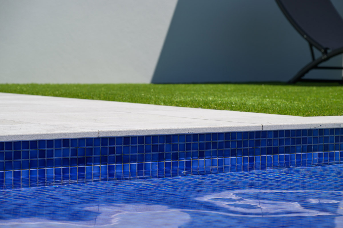 CMC300 Twilight Blue is a traditional, bright blue ceramic mosaic tile, used as a waterline, step edge marker or as a fully tiled pool.