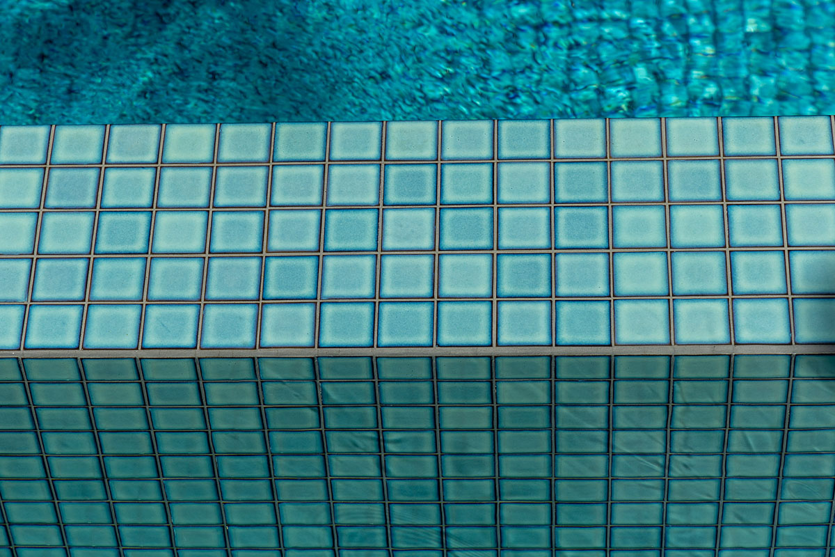 Bali CMC320 fully-tiled pool edge
