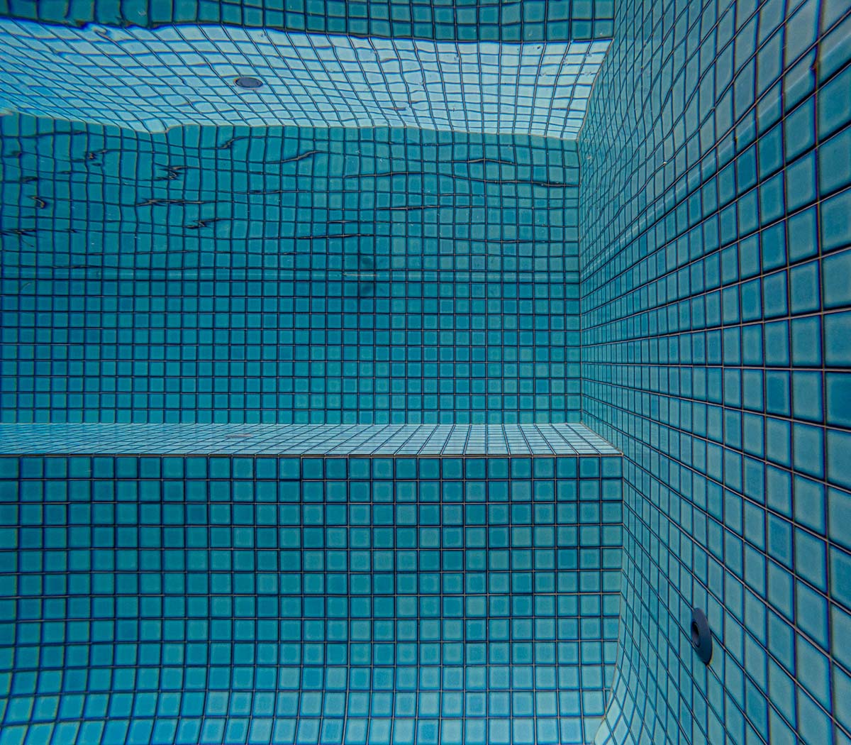 Bali CMC320 fully-tiled pool underwater