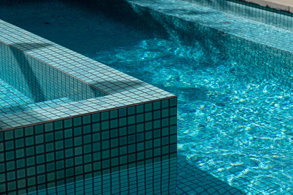 Bali CMC320 fully-tiled pool and spa