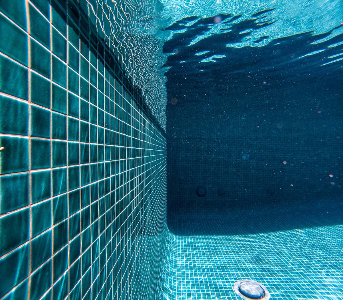 Poolside Emerald CMC338 Fully-Tiled pool underwater 2