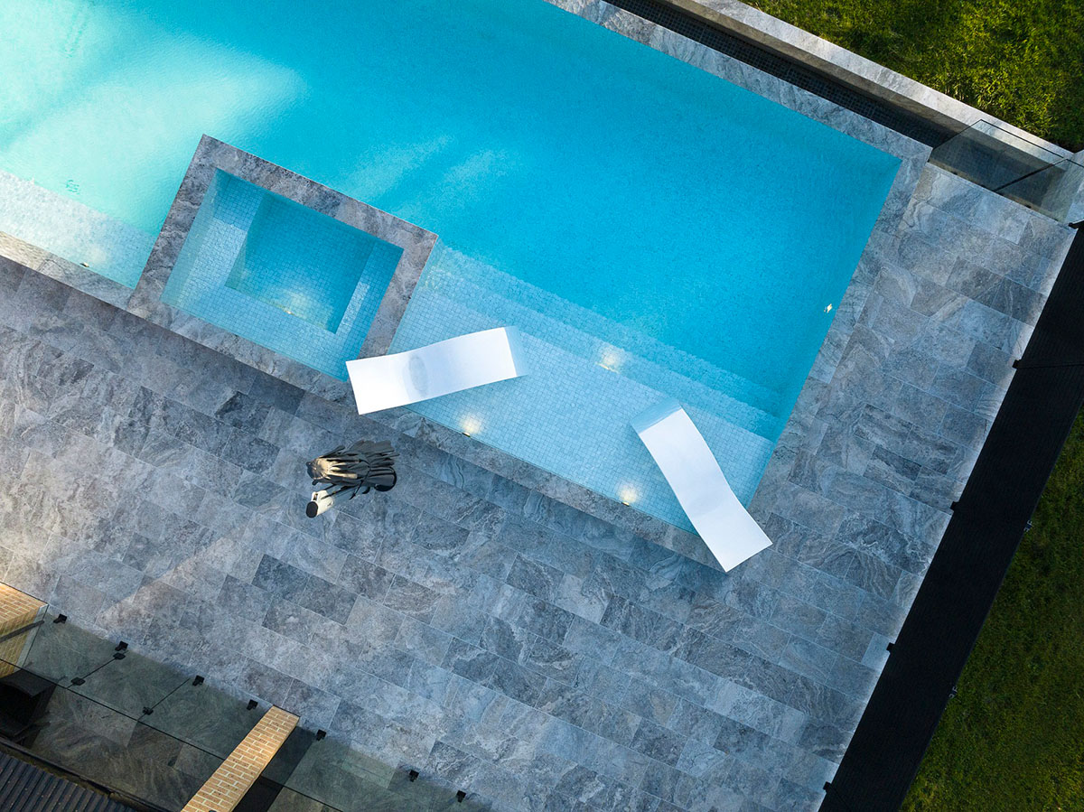 Carrara CMC415 fully-tiled pool and Spa2