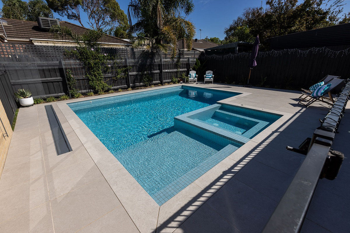 Origami Ice Blue CMC430 fully-tiled pool4