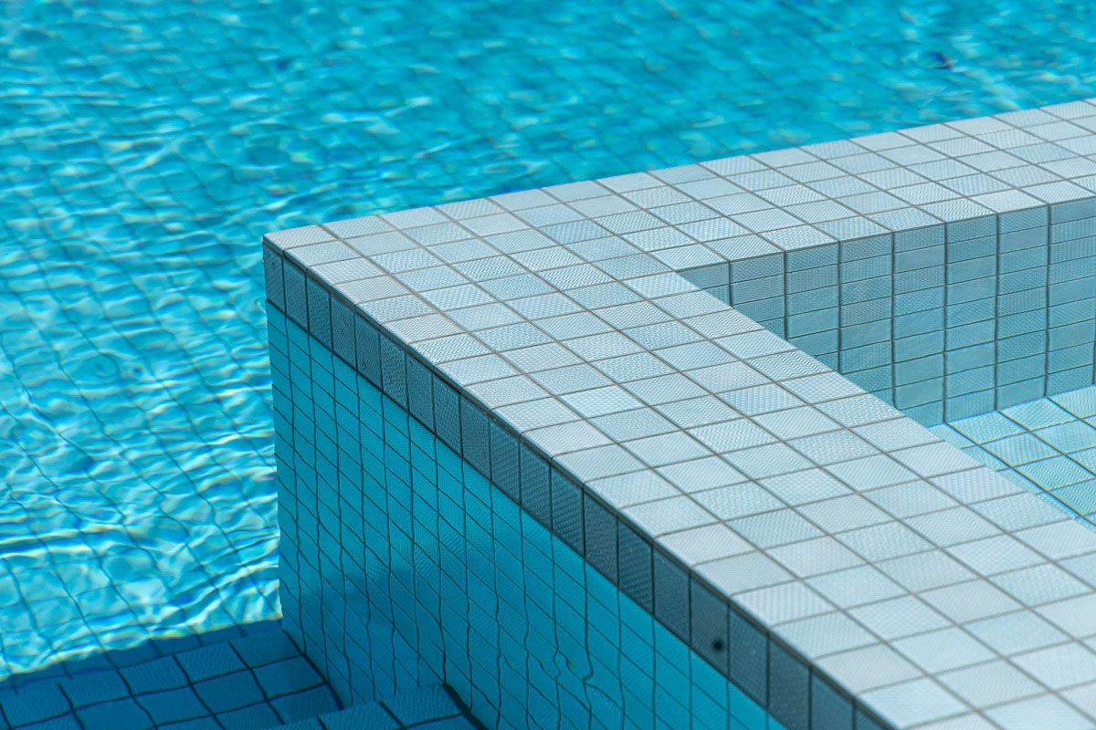 Origami Ice Blue CMC430 fully-tiled pool7