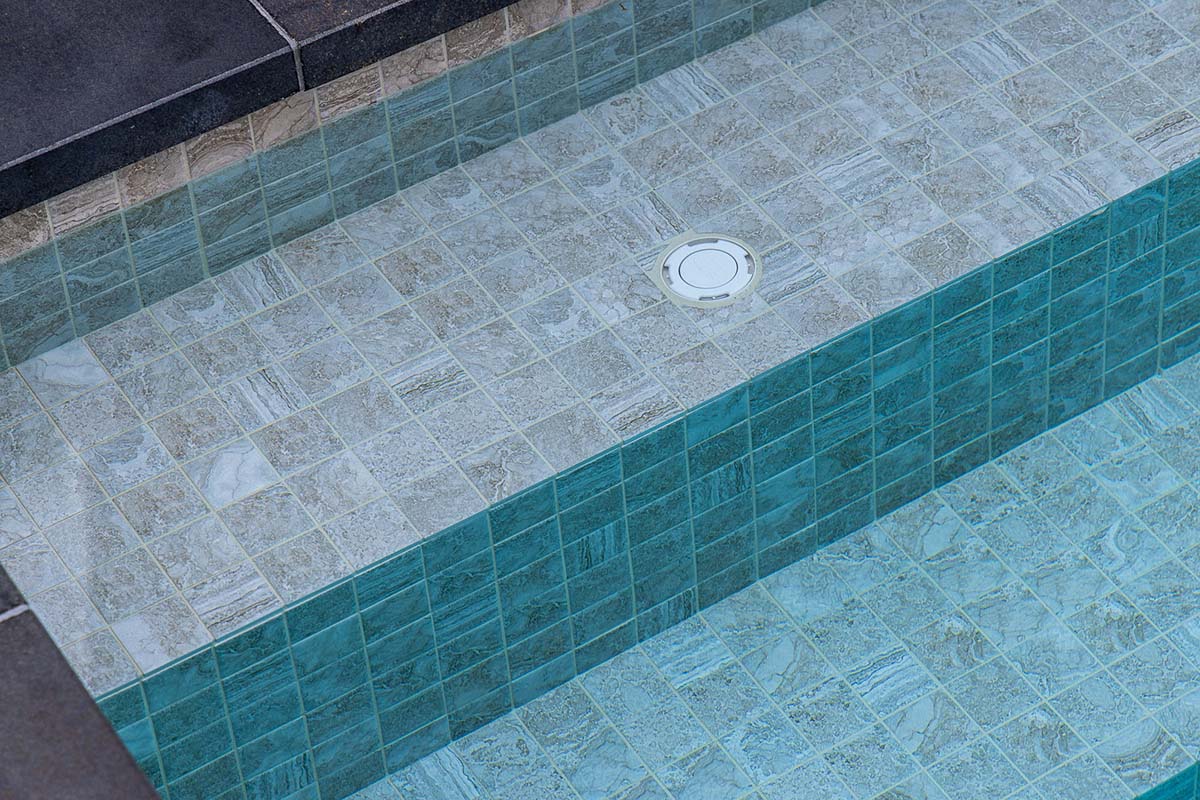 Avoca CMC450 fully-tiled pool steps