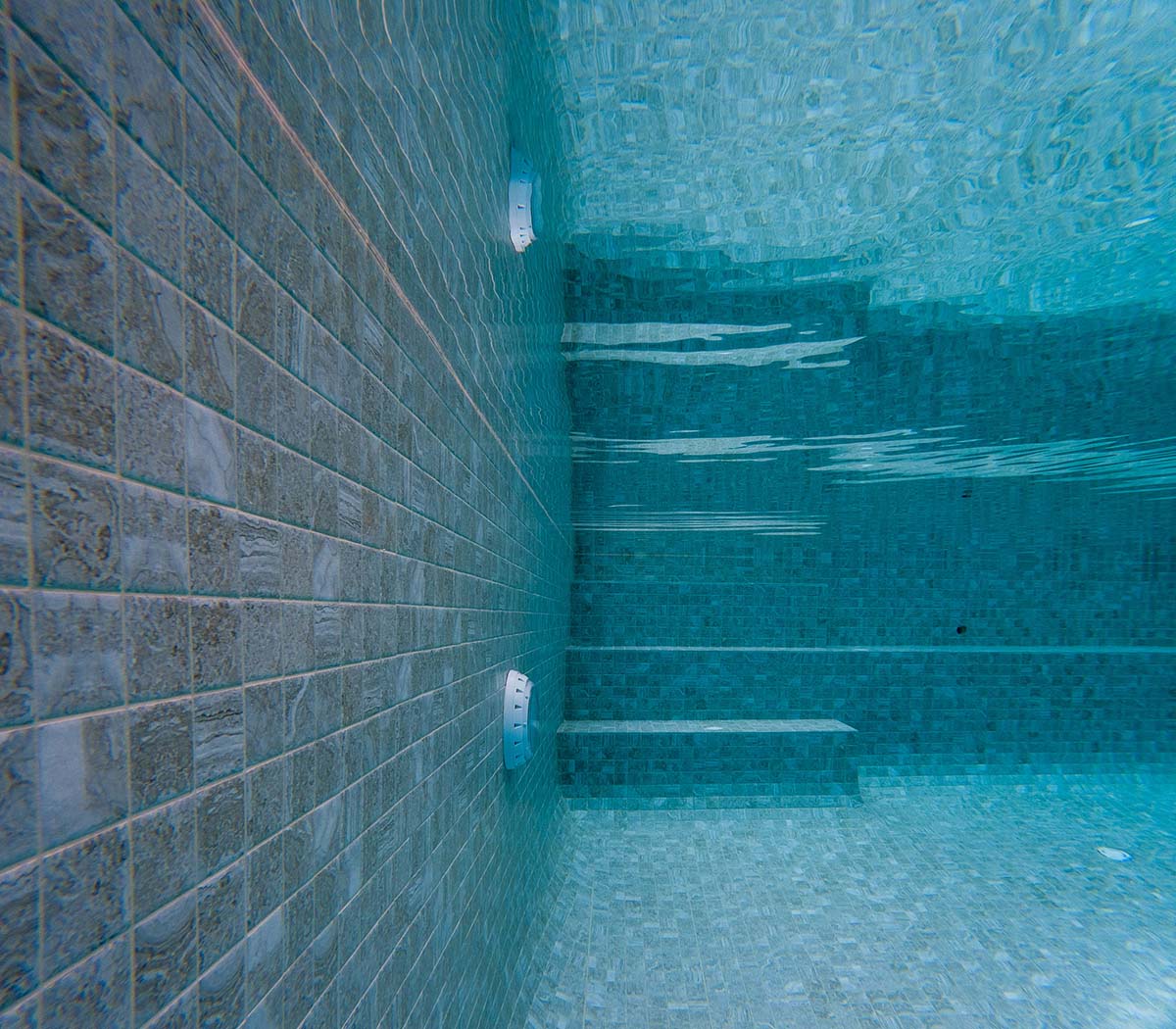 Avoca CMC450 fully-tiled pool underwater