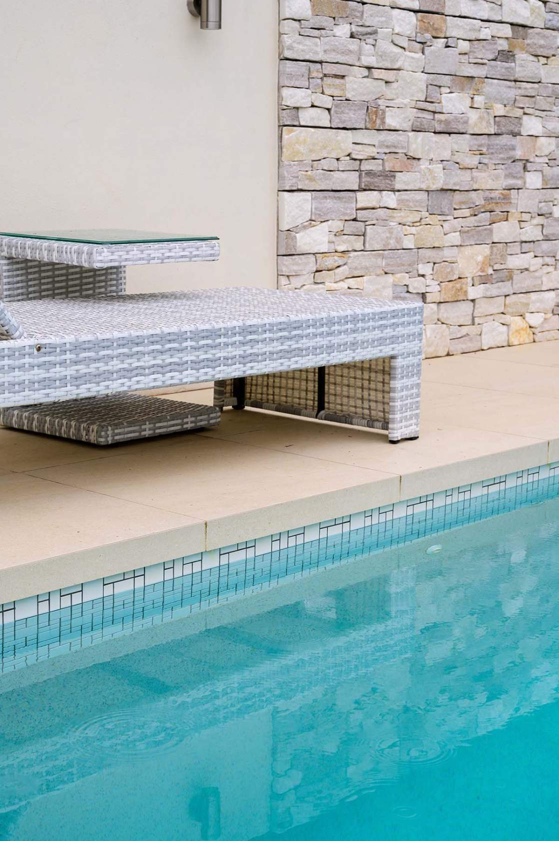 CMC473 Urban White waterline tiles with Pluto porcelain coping and Thredbo walling