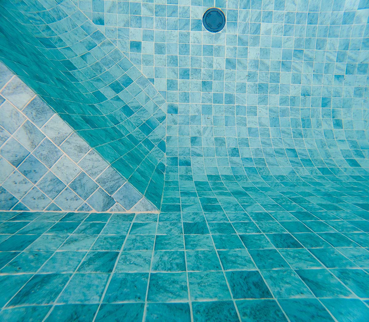 Blue Wave CMC535 fully-tiled pool steps underwater