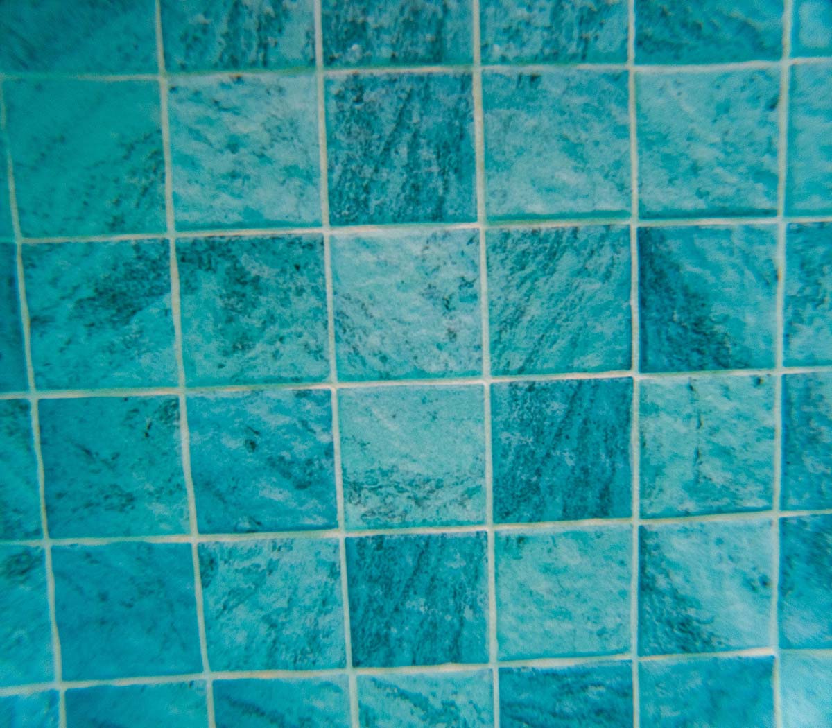 Blue Wave CMC535 fully-tiled pool underwater