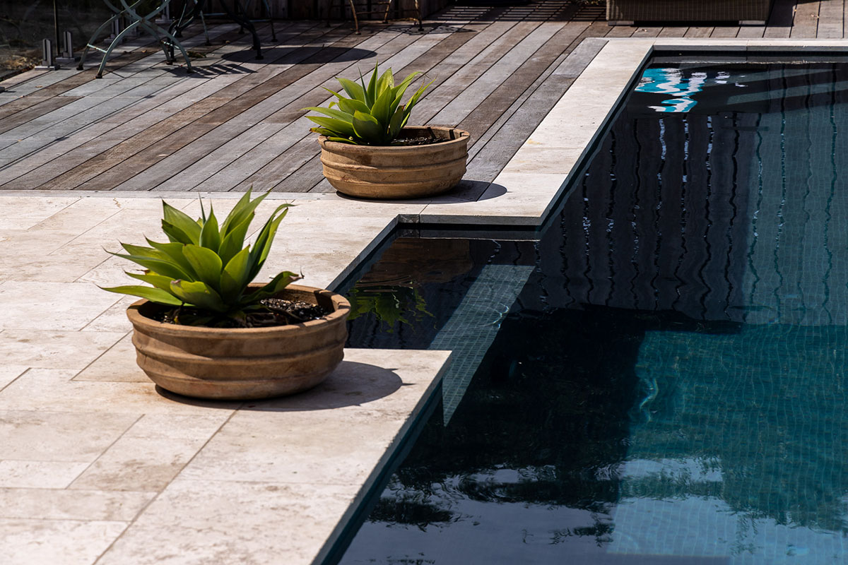 Graphite CMC590 Fully-Tiled Pool Step