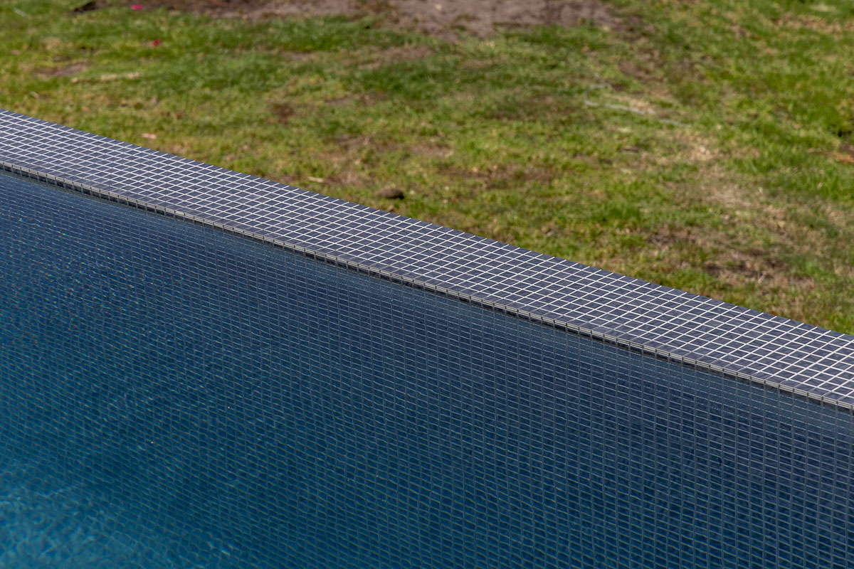 Graphite CMC590 Fully-Tiled Pool edge