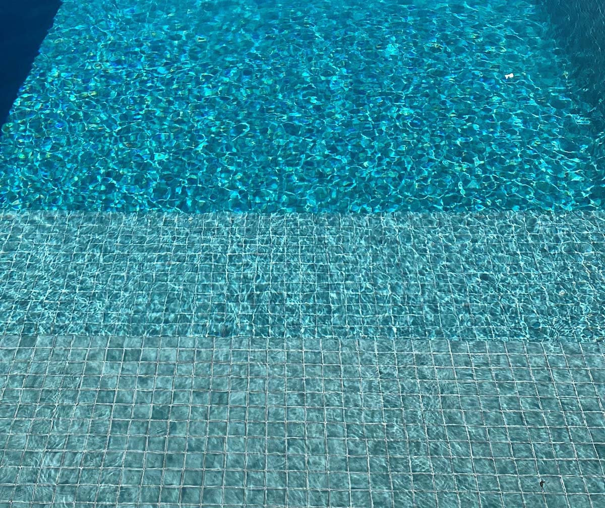 Fully tiled pool using Blue Gum CMC595