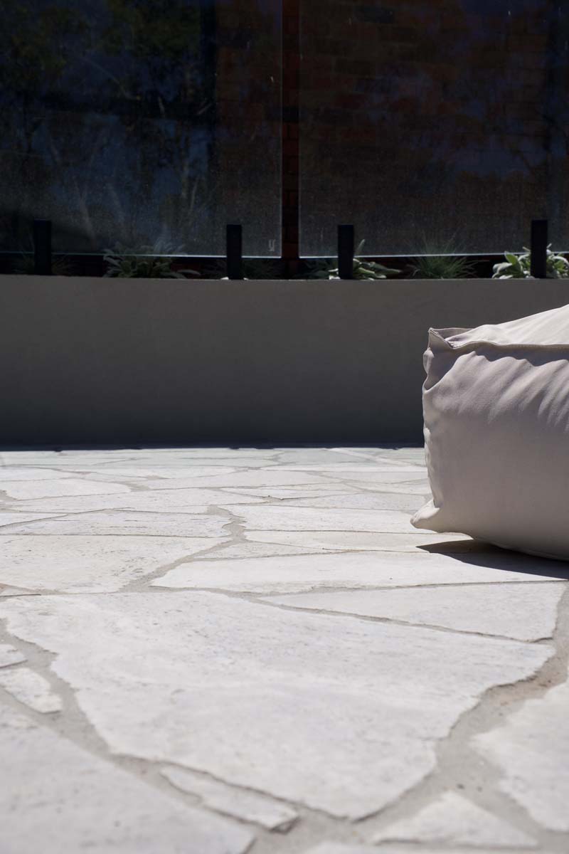 Silver Travertine Crazy Pave 4 Silver Travertine Coping Crazy Pave With Gunmetal Blue Waterline 1