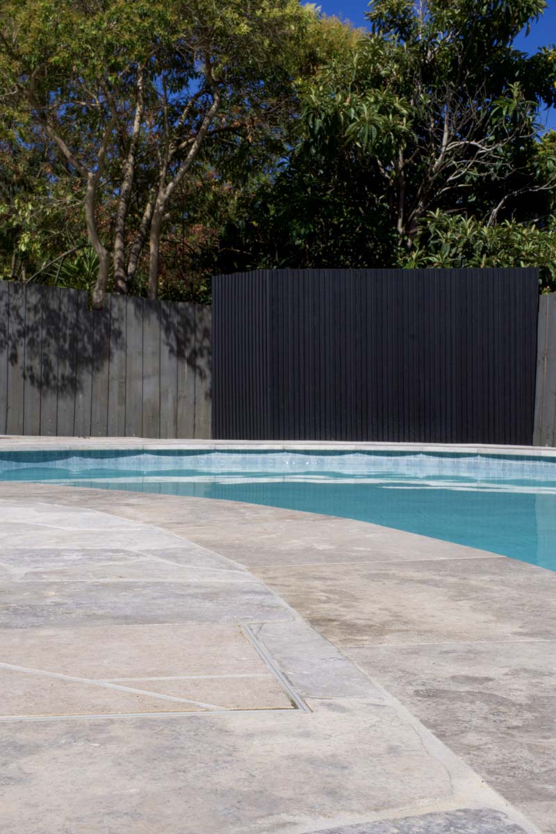 Silver Travertine Crazy Pave 14 Silver Travertine Coping Crazy Pave With Gunmetal Blue Waterline 8
