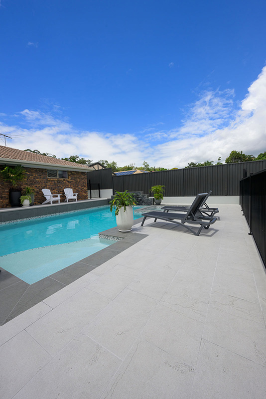 Eclipse Blustonio 20mm 9 Dusk Blustonio coping+ Eclipse Blustonio surround tiles+ Shadow Blend spa and waterline