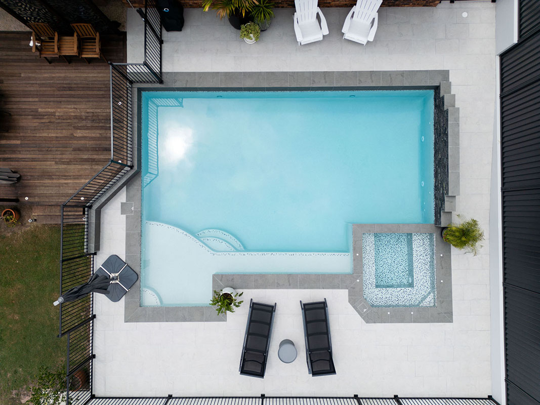 Eclipse Blustonio 20mm 5 Dusk Blustonio coping+ Eclipse Blustonio surround tiles+ Shadow Blend spa and waterline