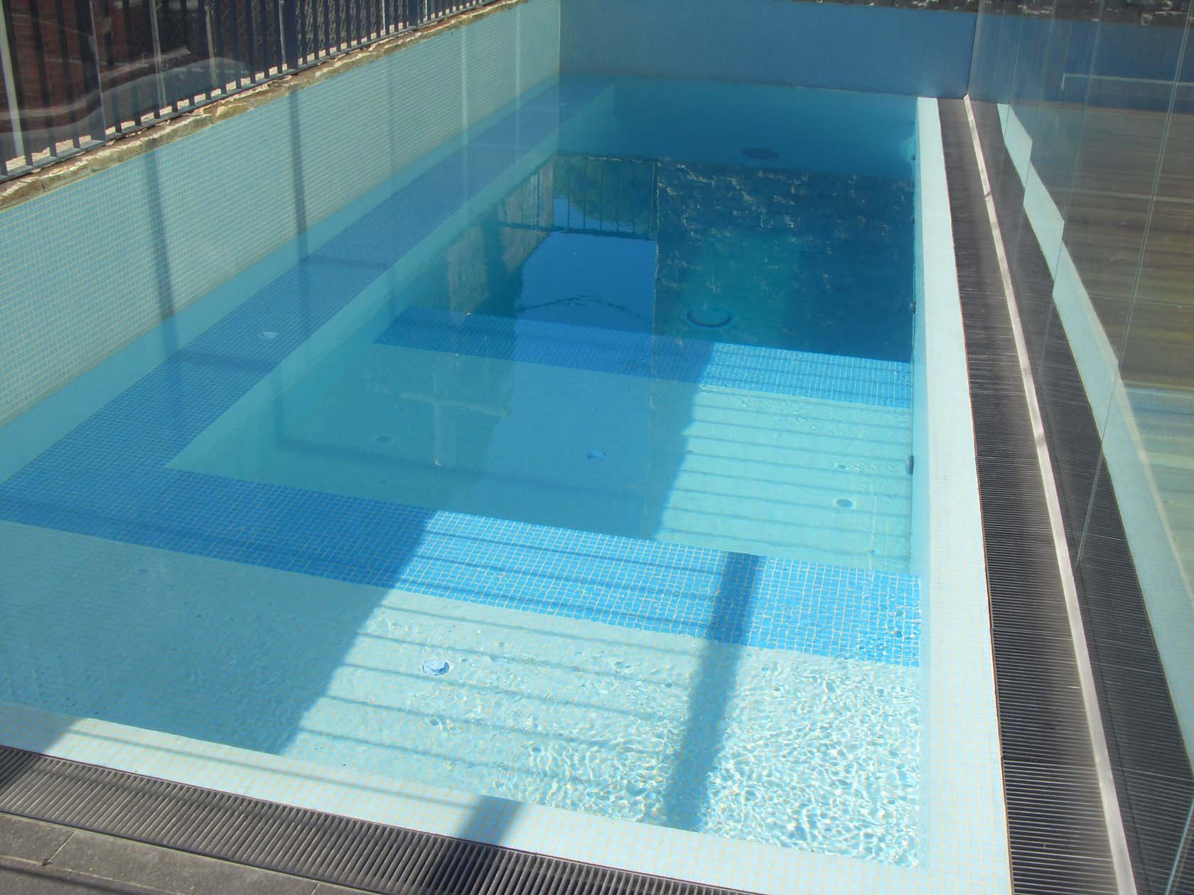 GC148 Mid Blue and Pale Blue fully tiled pool