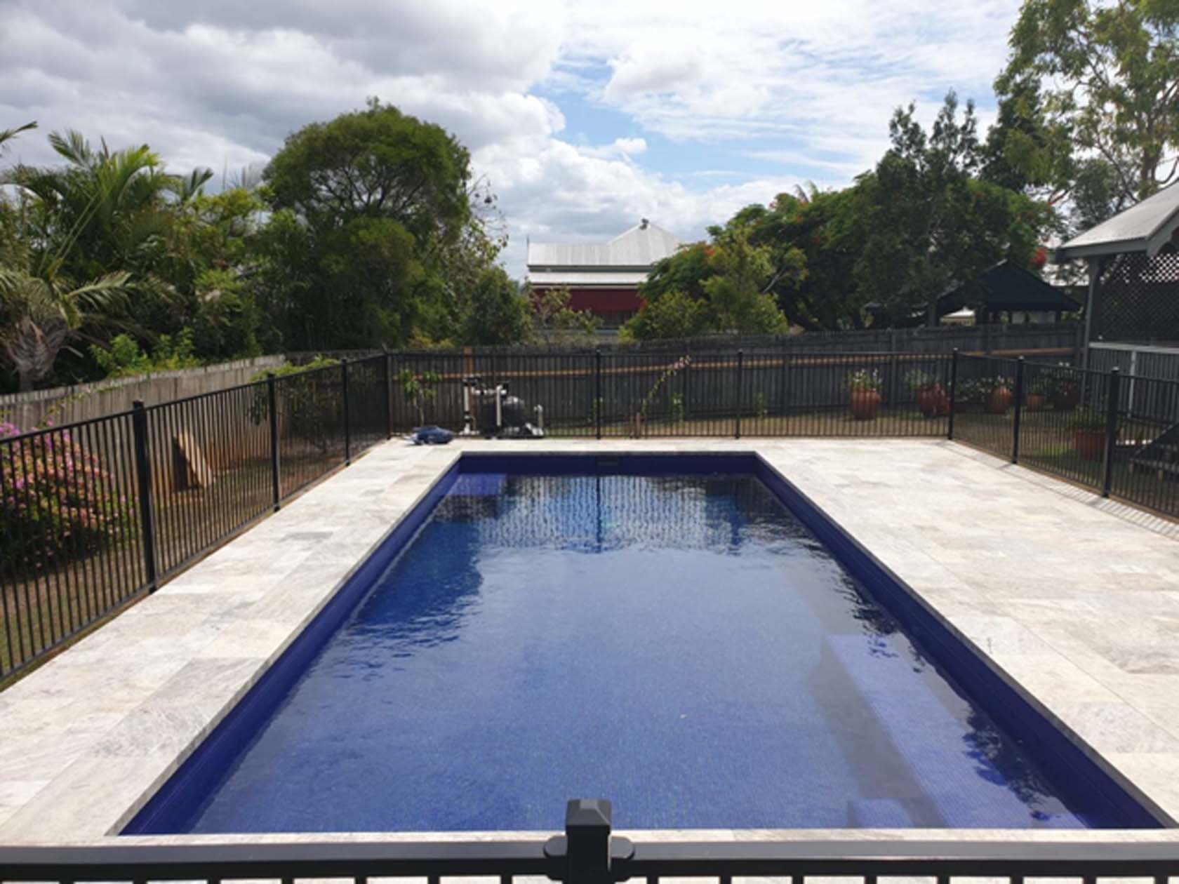 GC173 Ceylon Blue fully tiled pool