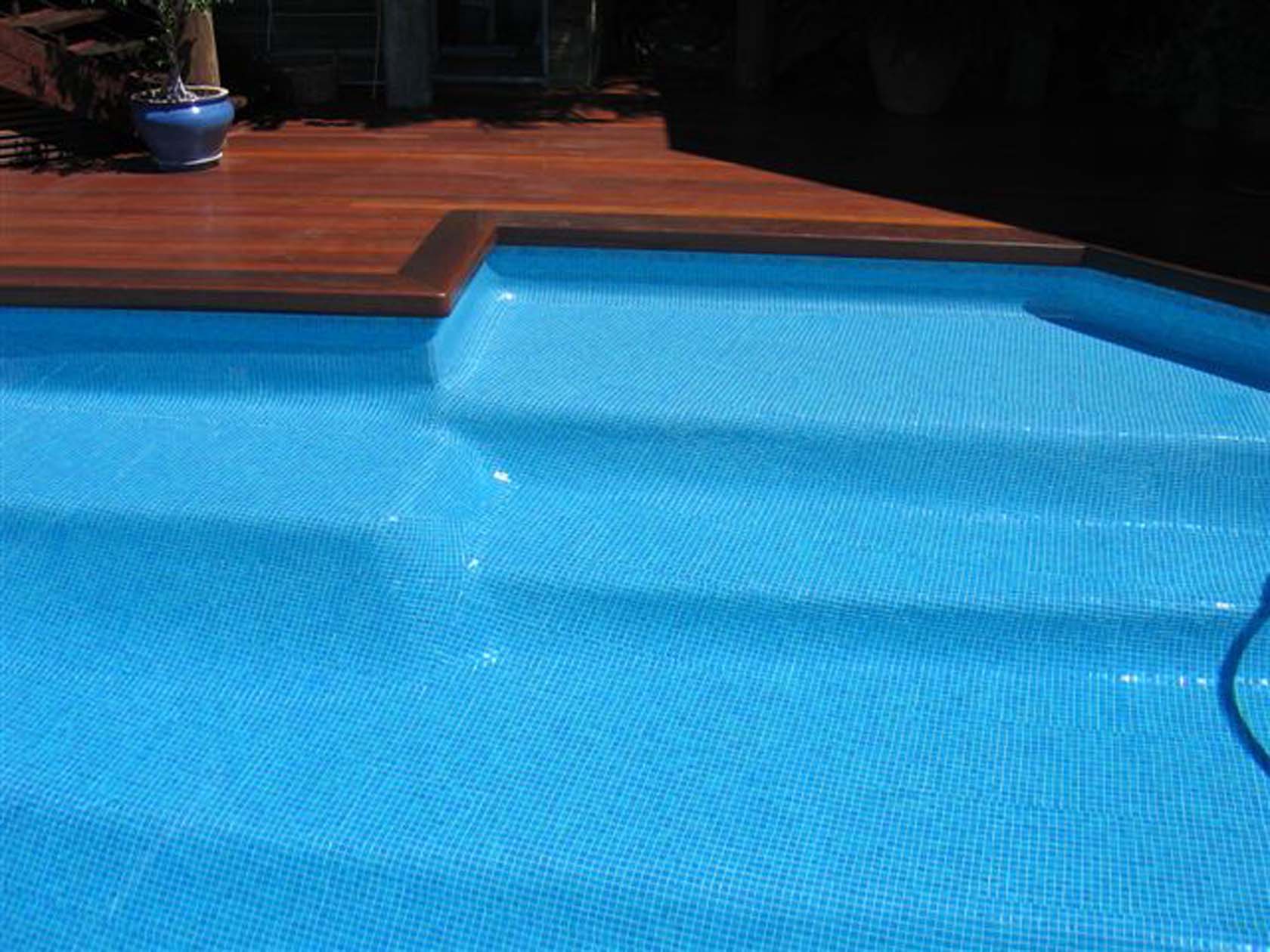 GC177 Sea Green Pearl fully tiled pool