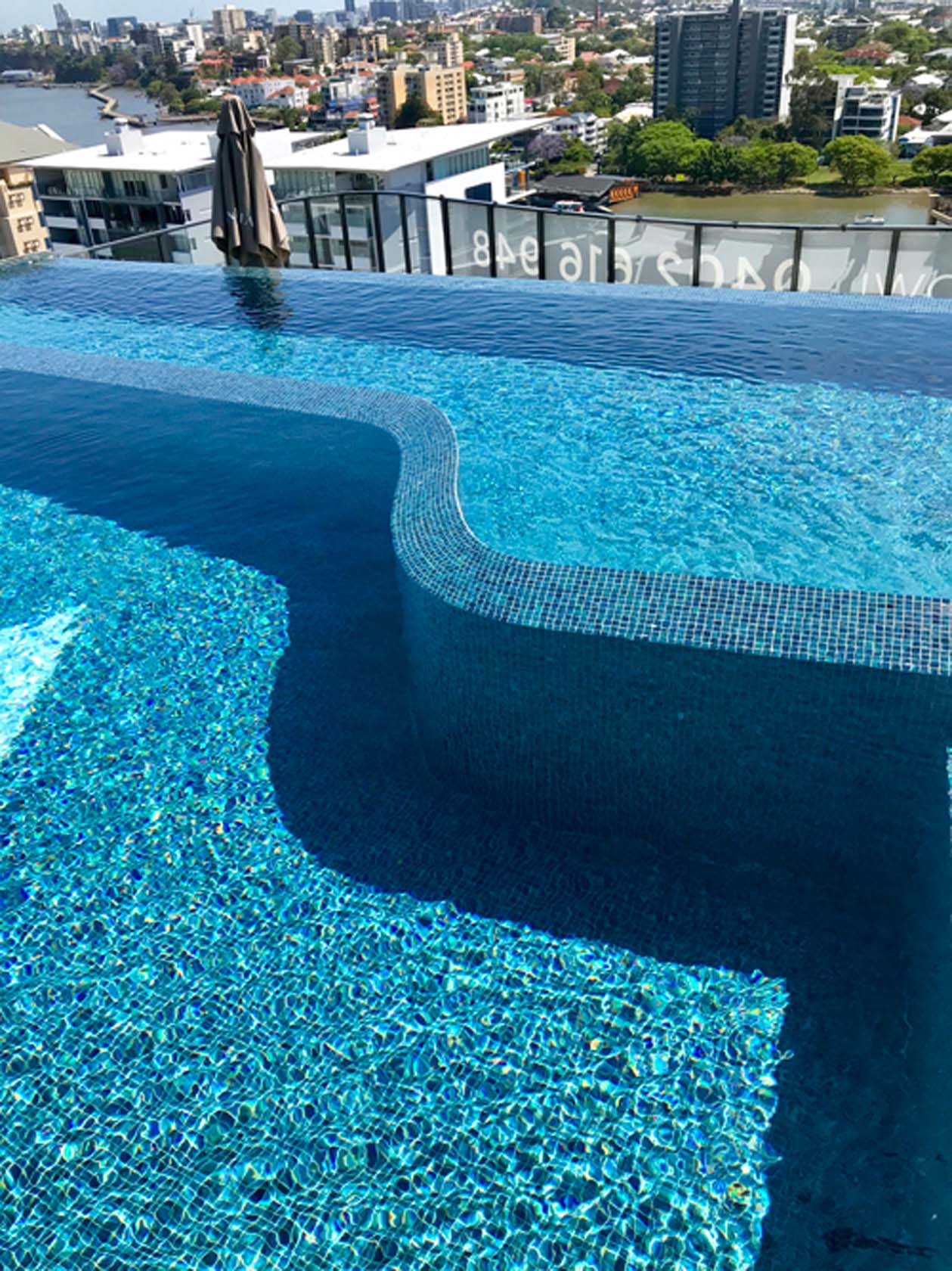 GC210 Peacock glass mosaic fully tiled pool