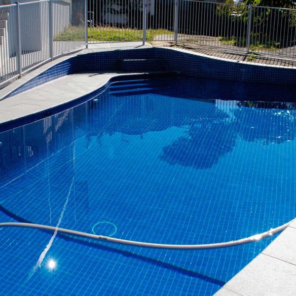 GCR051 Azure Crystal fully tiled pool