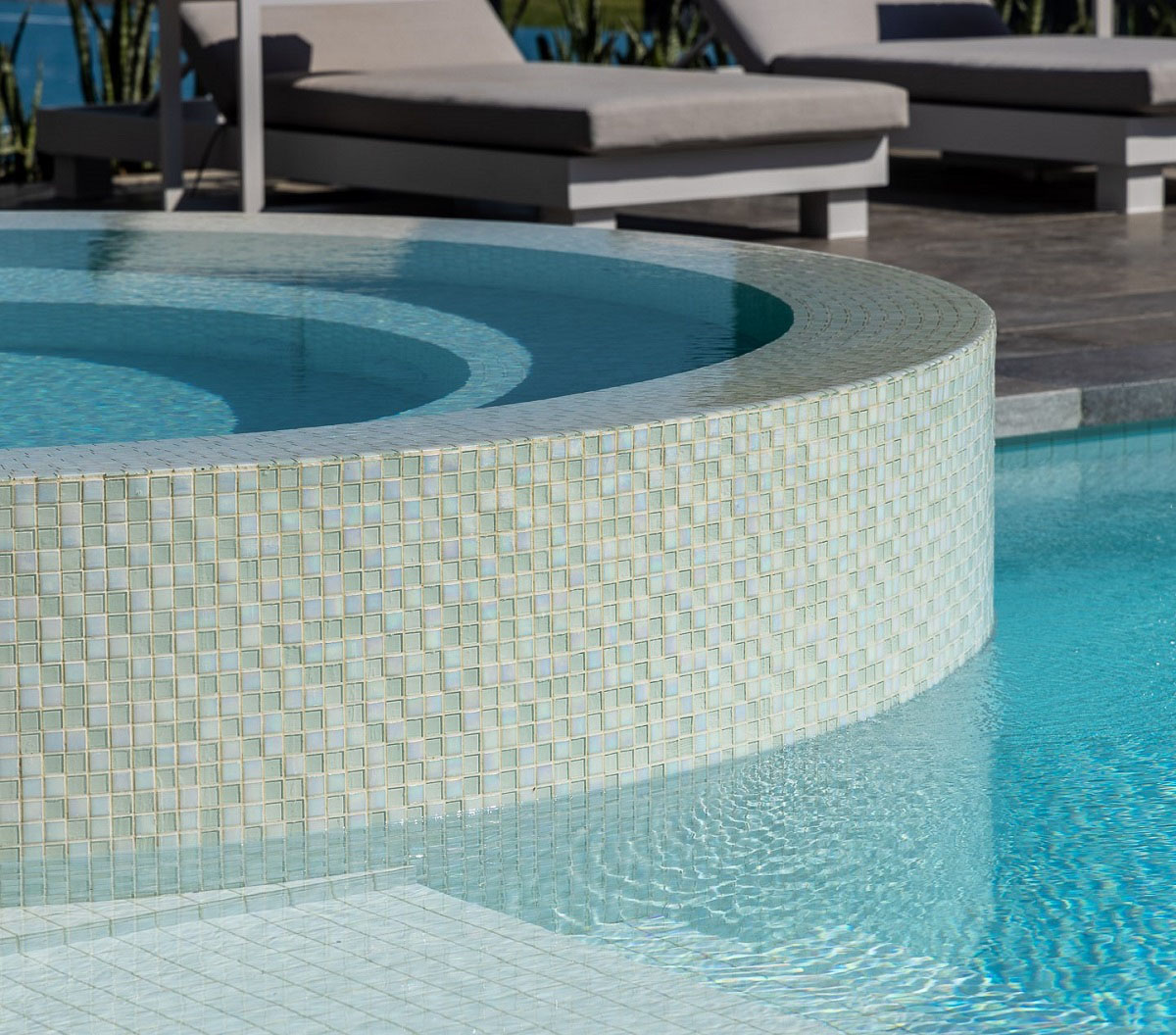 White CMC095 fully-tiled pool and White Crystal Pearl GCR305 spa exterior wall